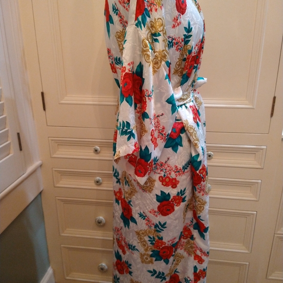 La Intimates Long Floral Robe M 100% Polyester Red, Green, Gold, Cream - Picture 4 of 8